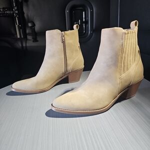 UNISA UNZYDN-R Chelsea Style Ankle Boots Pointed Toe Women's 7.5 Beige Great PO
